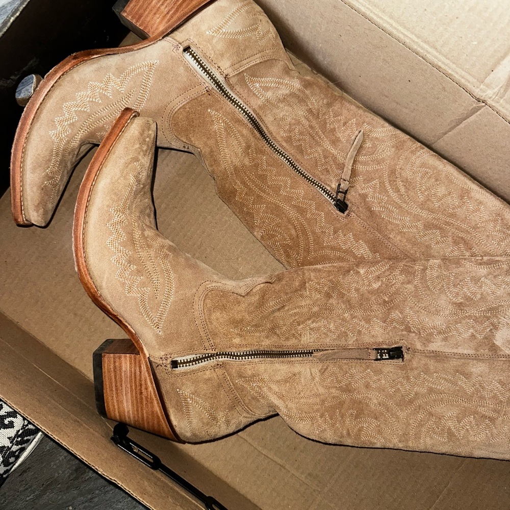 Ariat tan Casanova boots
